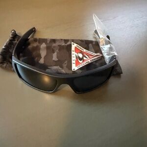 Oakley mens sunglasses NEW